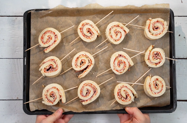 Theme_Pizza_Party_Hacks_Pizza Swirls_Preparation_2.png