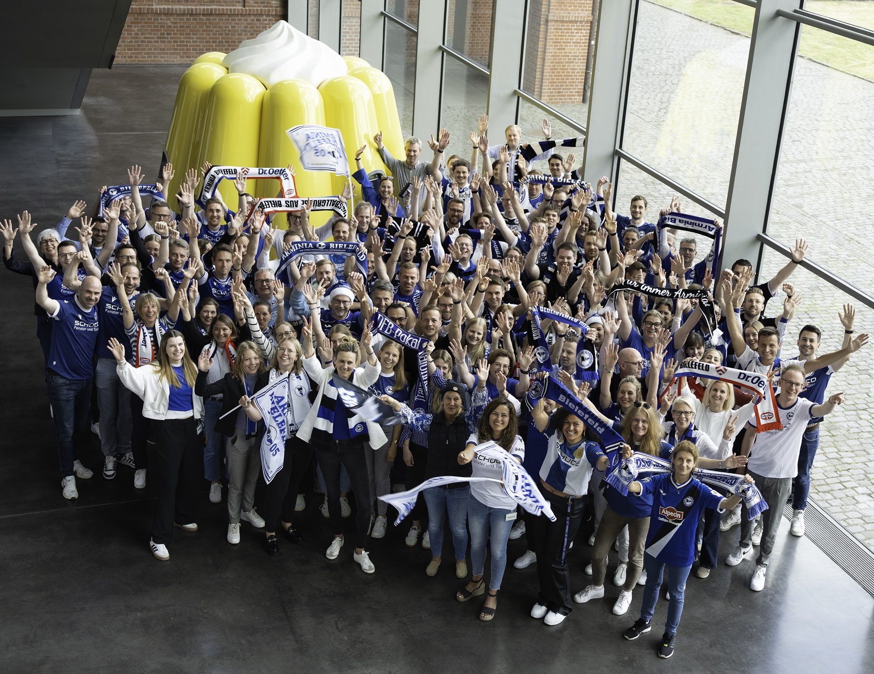 Dr. Oetker im Arminia-Fieber